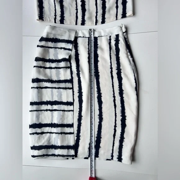 ALC silk 2 pieces set top and skirt White Black Stripe  Size 0 xs Tie Dye - Picture 4 of 10